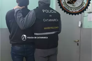 Detienen a dos hombres con requerimiento judicial