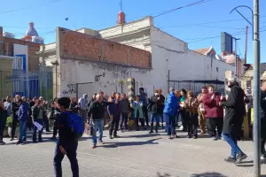 Trabajadores judiciales se movilizan frente a la Corte de Justicia