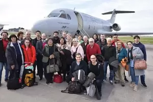 Islas Malvinas: familiares de cados viajan a las islas para visitar el Cementerio de Darwin