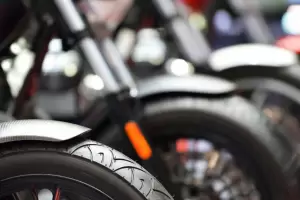 Detuvieron a un mecnico y secuestraron tres motos adulteradas