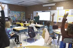 Estados Unidos busca docentes argentinos con sueldos de hasta 55.000 dlares al ao