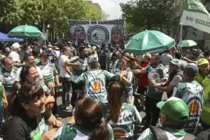 Sindicatos se movilizan al Ministerio de Economa en respaldo al proyecto de Massa sobre Ganancias