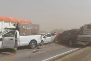 Los vientos fuertes provocaron un choque mltiple en Rosario: un fallecido y docenas de heridos