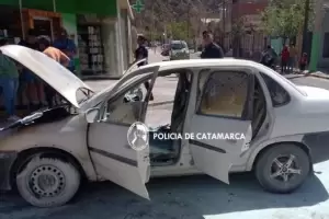 Incendio en un automvil: solo daos materiales