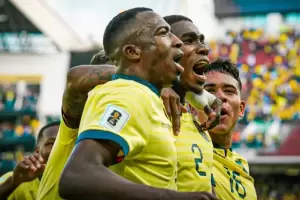 Ecuador se impuso con autoridad por 2-1 ante Uruguay y sum� su primera victoria en las Eliminatorias