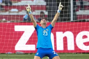 La ocurrente frase de Dibu Martnez por la ovacin que tuvo en Bolivia y su reaccin al alcanzar un rcord histrico con Argentina