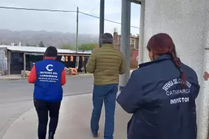 Decomisaron y destruyeron alimentos vencidos de un supermercado asitico