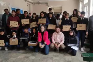 Entregaron 59 netbooks a estudiantes de la escuela secundaria de La Puerta