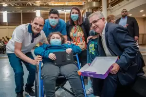 Jalil entreg� tablets a adultos mayores, emprendedores y estudiantes