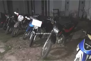 Imprudencia: Circulaban en motocicleta sin cascos, sin documentacin, y se la secuestraron