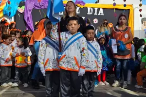 Colorido acto para homenajear a los docentes