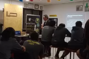 Jvenes jugadores de Rugby reciben charlas sobre sus responsabilidades como atletas y miembros de la sociedad