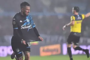 Racing venci 2-1 a Newell's en la ltima jugada y es el nico lder de la Zona B