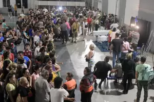 Miles de personas despiden a Huguito Flores en Santiago del Estero