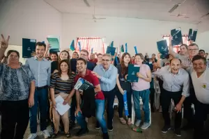 Jalil entreg escrituras a vecinos del barrio San Antonio Sur