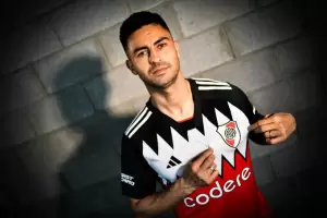 River present su nueva camiseta alternativa con un diseo retro