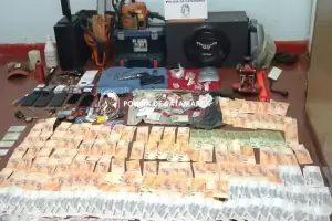 En Capayn detienen a cuatro personas, secuestran un arma y dinero en efectivo