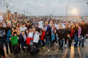 Oficializaron la entrega de viviendas del IPV a 501 familias en Valle Chico