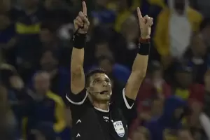 El rbitro del Superclsico apareci con un short de River: la foto que arrasa en las redes