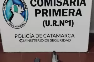 Tras una persecucin, policas detienen a un hombre, secuestran una motocicleta y un arma de fuego