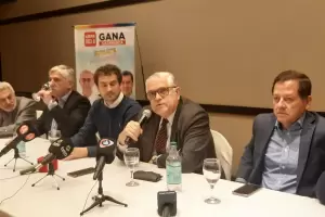 "El oficialismo tiene como candidato a un ministro que se ha convertido en Papa Noel"