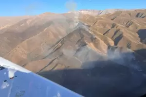 Incendio camino a El Rodeo: el fuego no fue controlado y ya asiste el avin hidrante