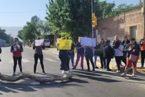 Padres de la Escuela de Sumalao volvieron a cortar Ruta n 33 y crece el malestar