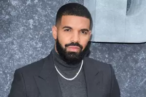Drake sorprendi en pleno show: Se conmovi por la historia de un fan y le regal 50 mil dlares