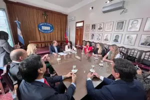 Capital y la Corte firmaron convenio para la implementacin de la app "Punto Violeta"