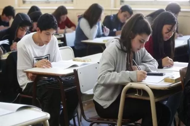Solo 2 de cada 10 alumnos de 15 a�os llega en tiempo y forma al curso que le corresponde