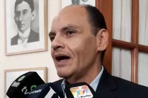 Le revocarn la licencia a los taxistas que atacaron en patota a un conductor de Uber