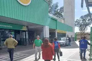 Decomisaron productos vencidos en un supermercado del centro capitalino