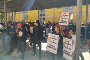 Protesta en el CAPE: el Partido Obrero reclama por viviendas