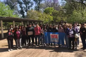 Estudiantes de escuelas secundarias visitaron la muestra de la ciencia en el INTA Catamarca