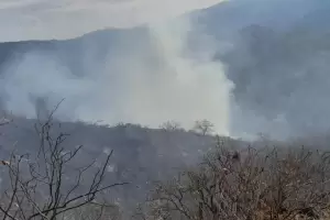 Incendio en El Portezuelo: con el clima adverso, ya se consumieron 4 hectreas
