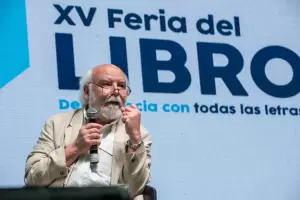 Feria del Libro: Sasturain comparti su pasin por leer y escribir