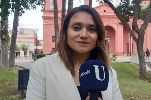 Vanina Reinoso presenta "Con el cuerpo en la tierra y otros poemas", su nuevo libro