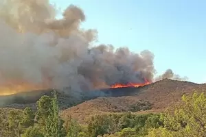 Fuego sin tregua en Crdoba: continan activos dos focos de incendio