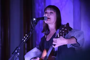 La Feria del Libro se despide este domingo con un recital de Hilda Lizarazu