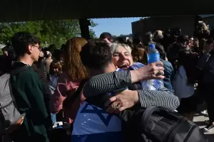 El esperado reencuentro de los argentinos repatriados desde Israel con sus familias