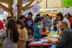 ltimo da para disfrutar del stand de Educacin en la Feria del Libro