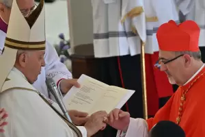 Un cardenal cercano a Francisco ofreci entregarse a Hamas para que liberen a los nios rehenes