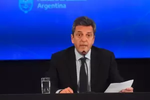 Plan muralla: medidas urgentes de Massa para contener al dlar blue en la antesala electoral