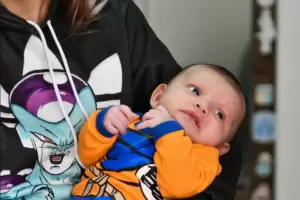 Un beb lleva los nombres de dos animes icnicos: Dragon Ball y Los Caballeros del Zodaco