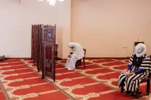 Fallo indito: una mujer podr rezar en una mezquita en el mismo espacio que los varones