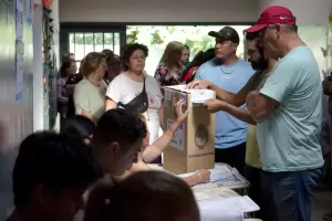 Catamarca vot: largas filas, altas temperaturas, lluvia y una participacin del 80%