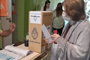 Doa Damacena, de 88 aos, vot en Capital