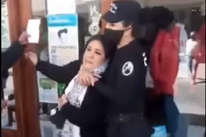 Comenz el juicio de la polica que agredi a dos comerciantes