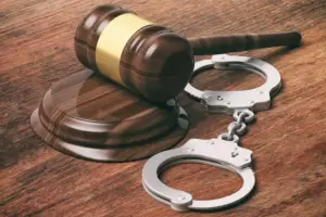 Lo declararon culpable y reincidente por 11 vez por el delito de hurto agravado