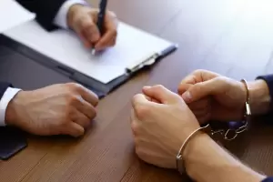 Alegatos y sentencia en un juicio por la muerte de un motociclista